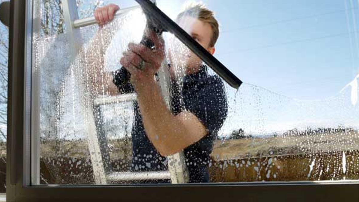 دلایل زردی شیشه های دوجداره