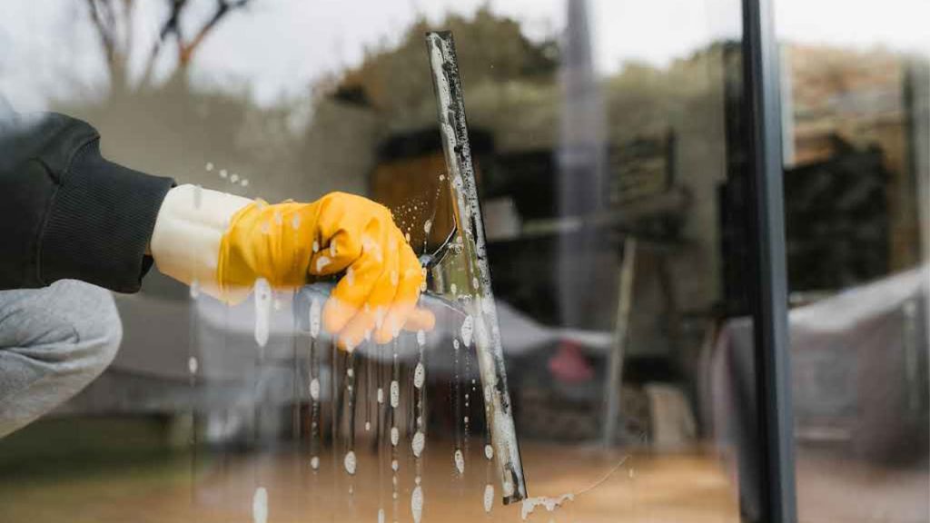 روش های از بین بردن زردی شیشه های دوجداره